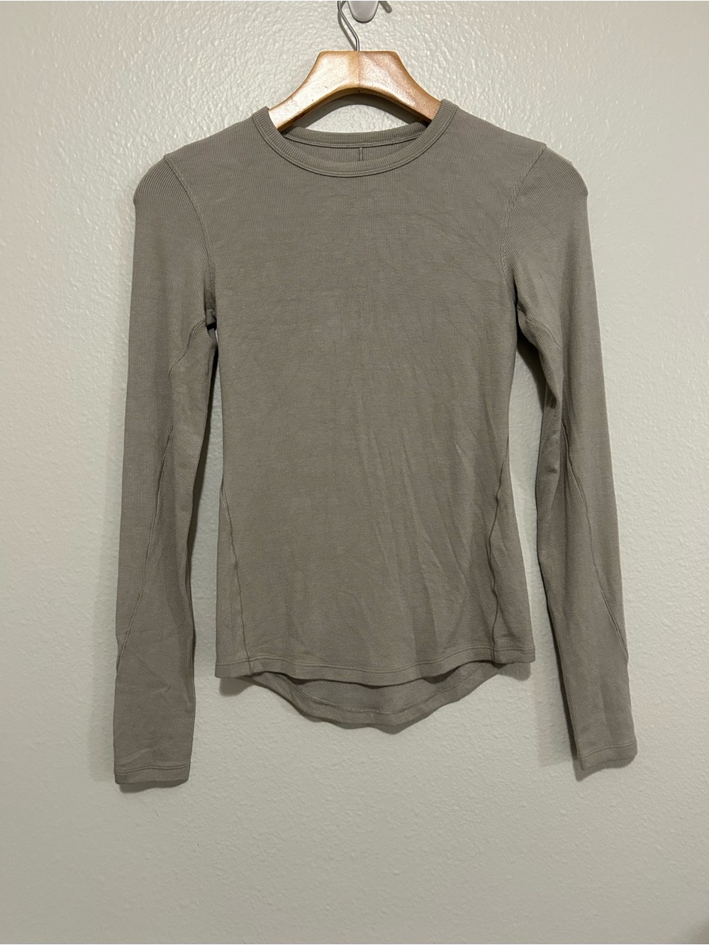 Lululemon Biege/Light Brown Fitted Long Sleeve, Size 4